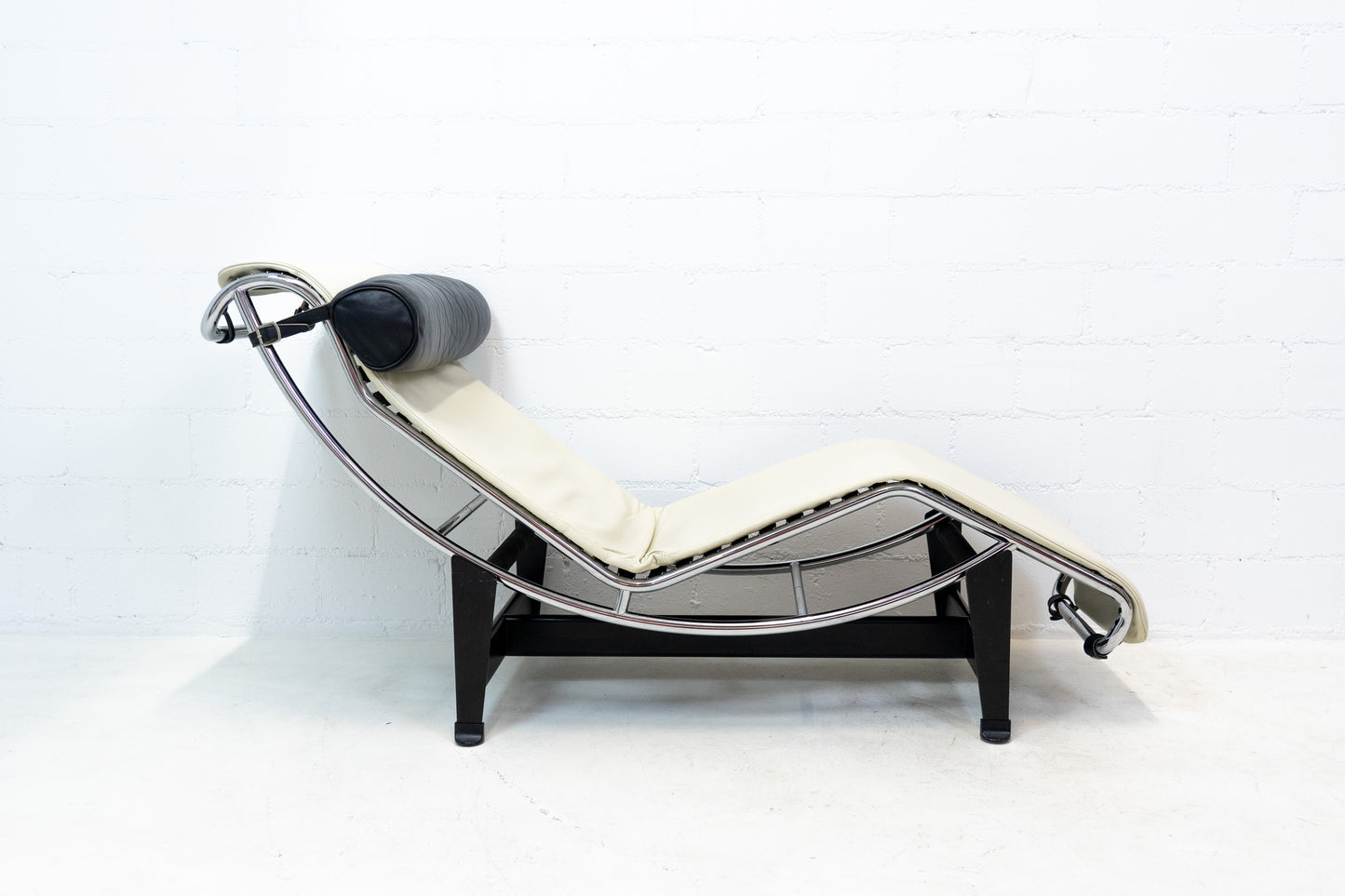Cassina LC 4 Liege Leder beige