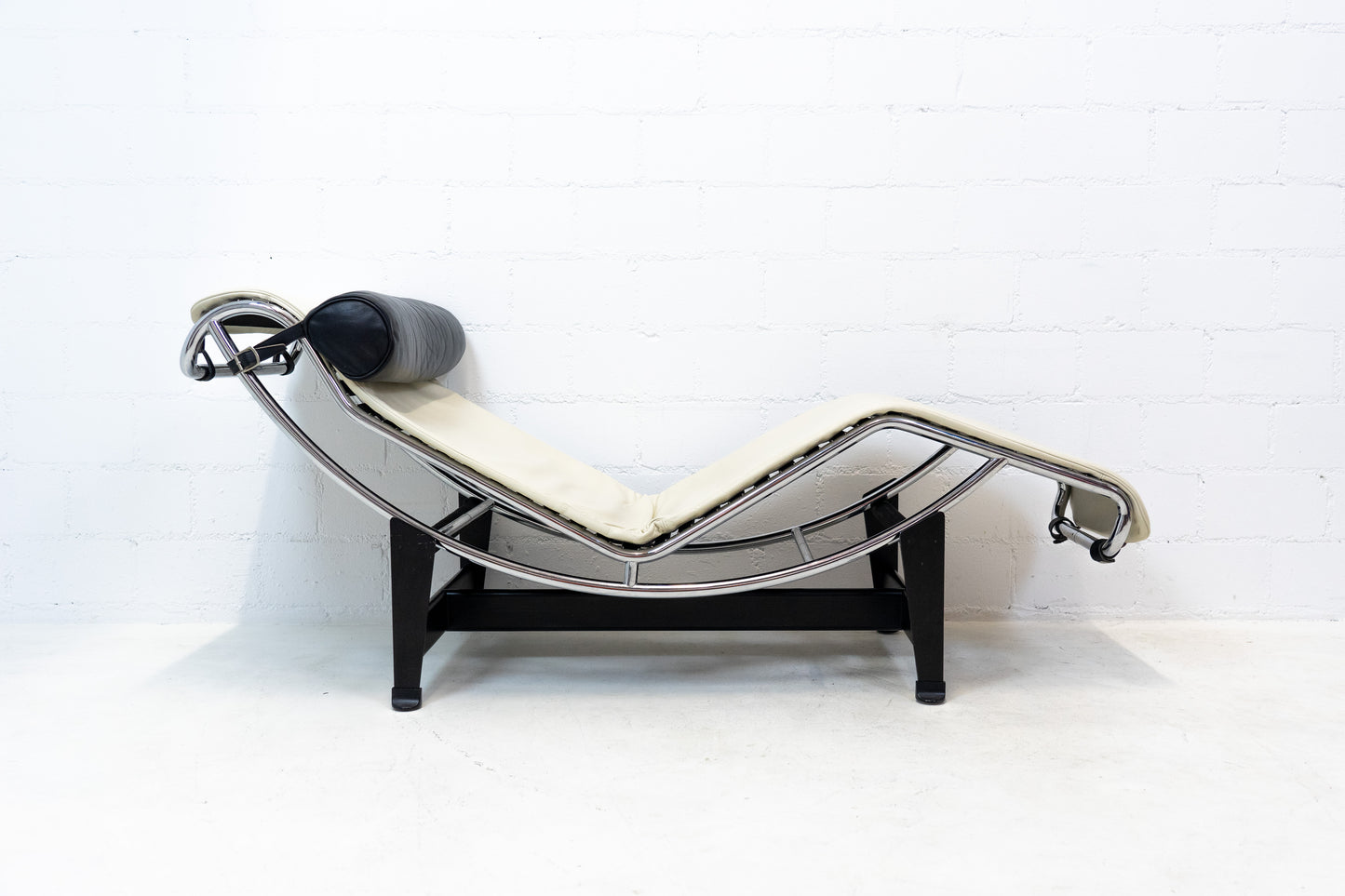 Cassina LC 4 Liege Leder beige