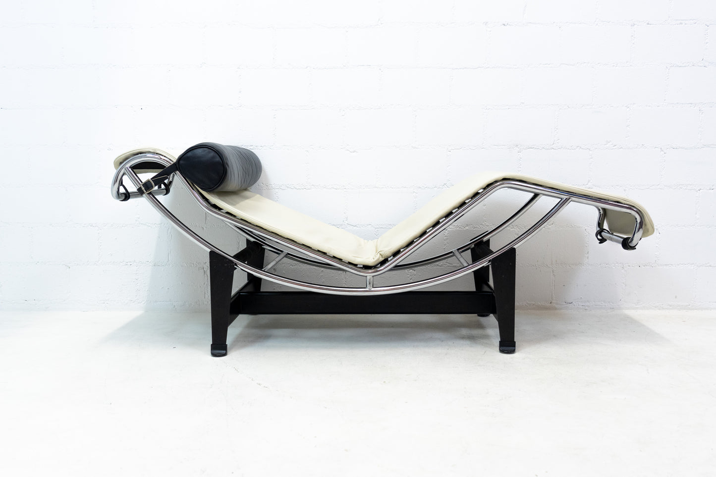 Cassina LC 4 Liege Leder beige