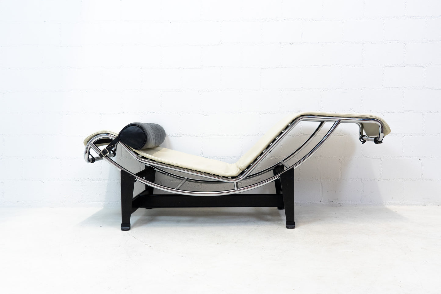 Cassina LC 4 Liege Leder beige
