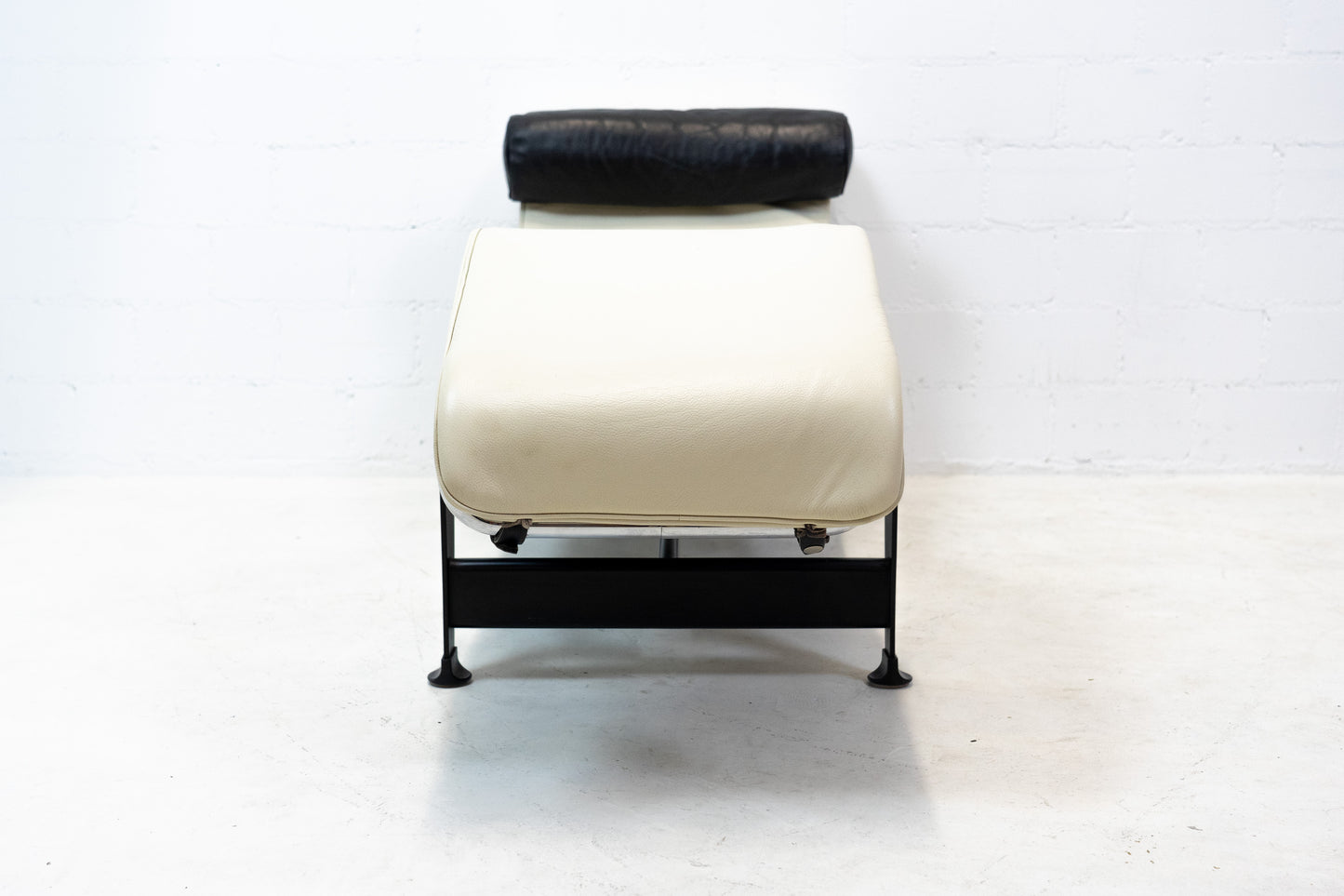 Cassina LC 4 Liege Leder beige