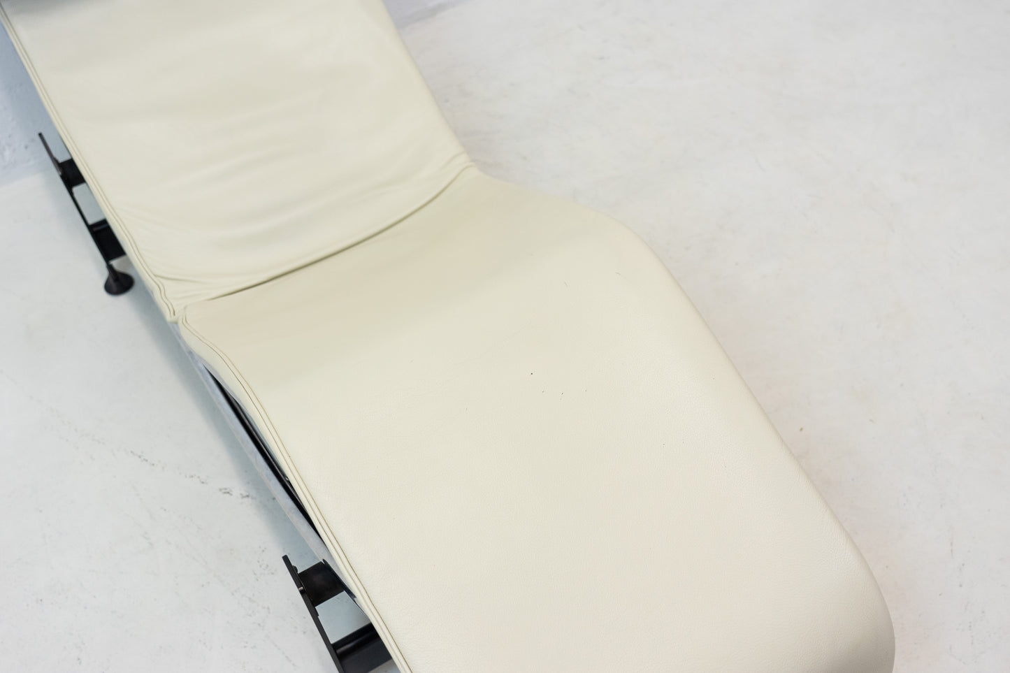 Cassina LC 4 Liege Leder beige