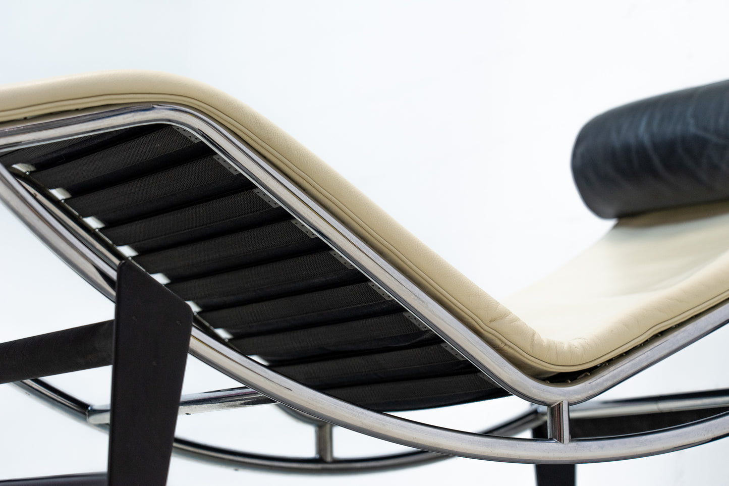 Cassina LC 4 Liege Leder beige