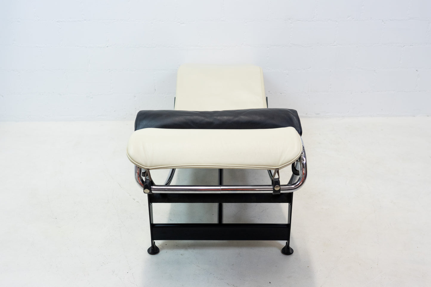 Cassina LC 4 Liege Leder beige
