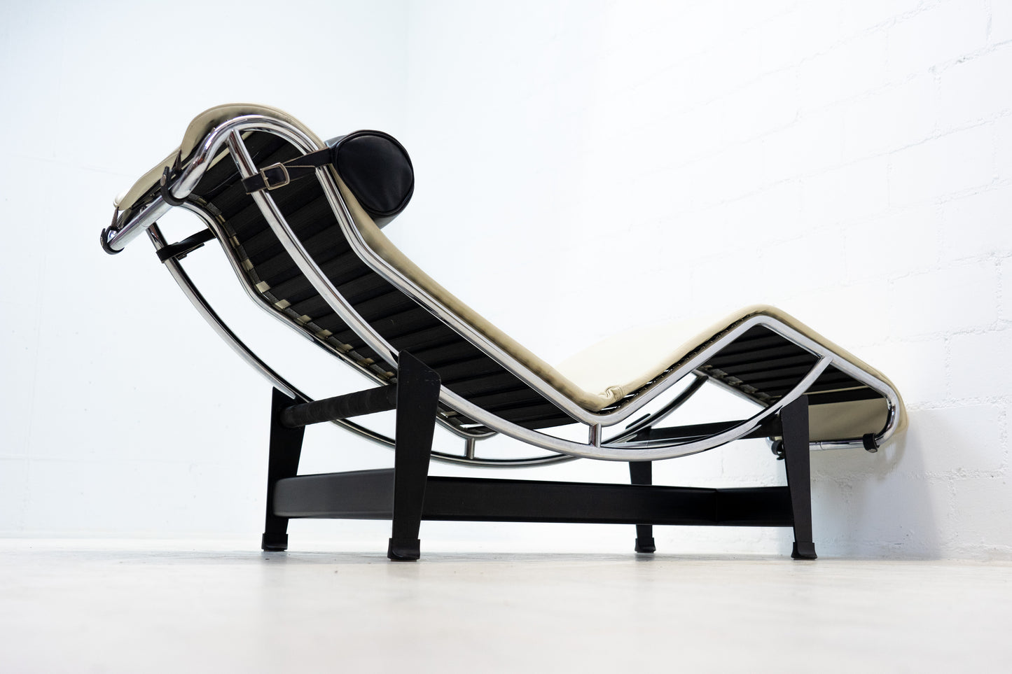 Cassina LC 4 Liege Leder beige