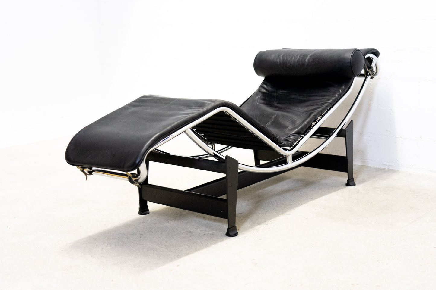 Cassina LC 4 Liege Leder