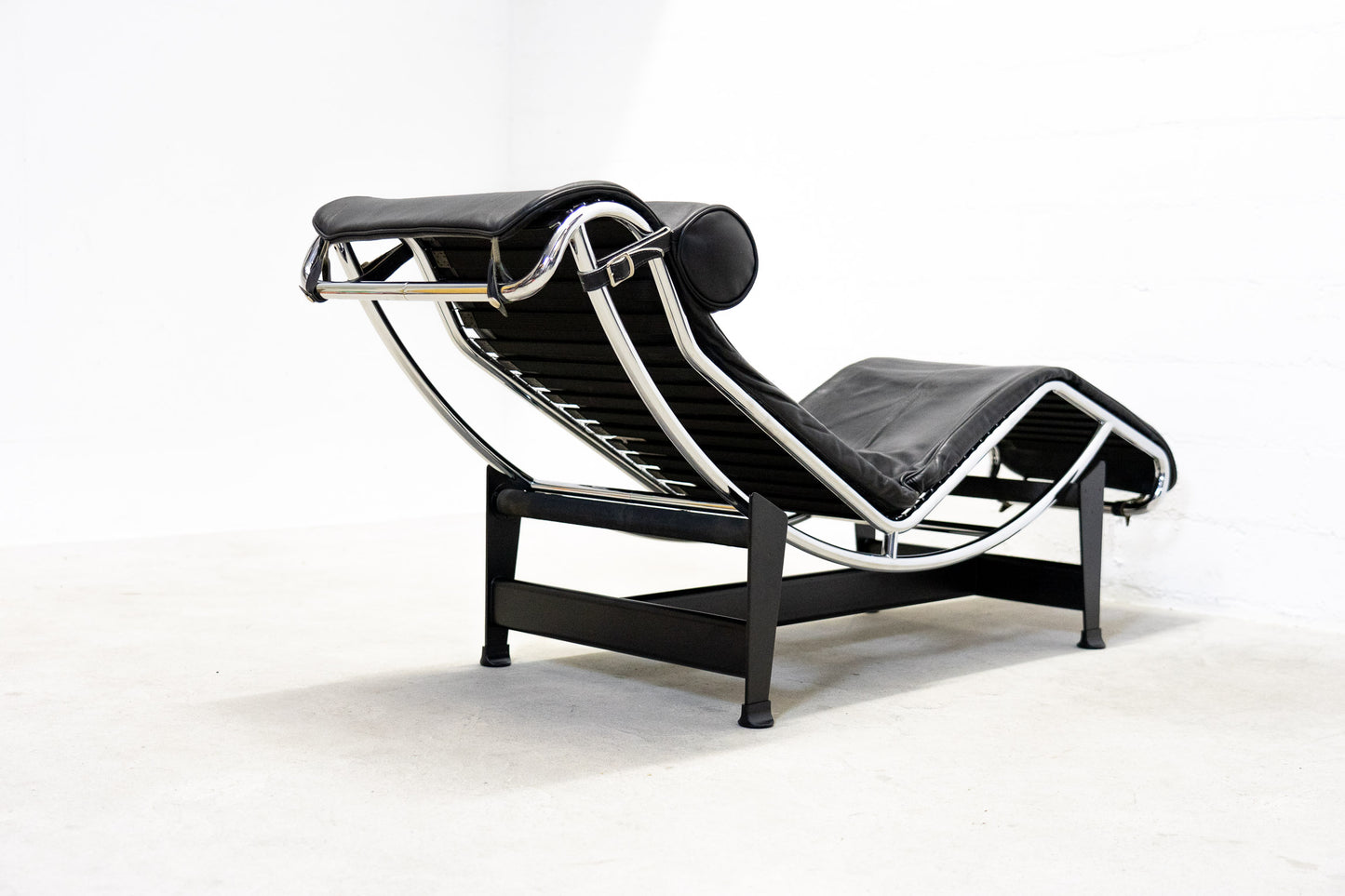 Cassina LC 4 Liege Leder