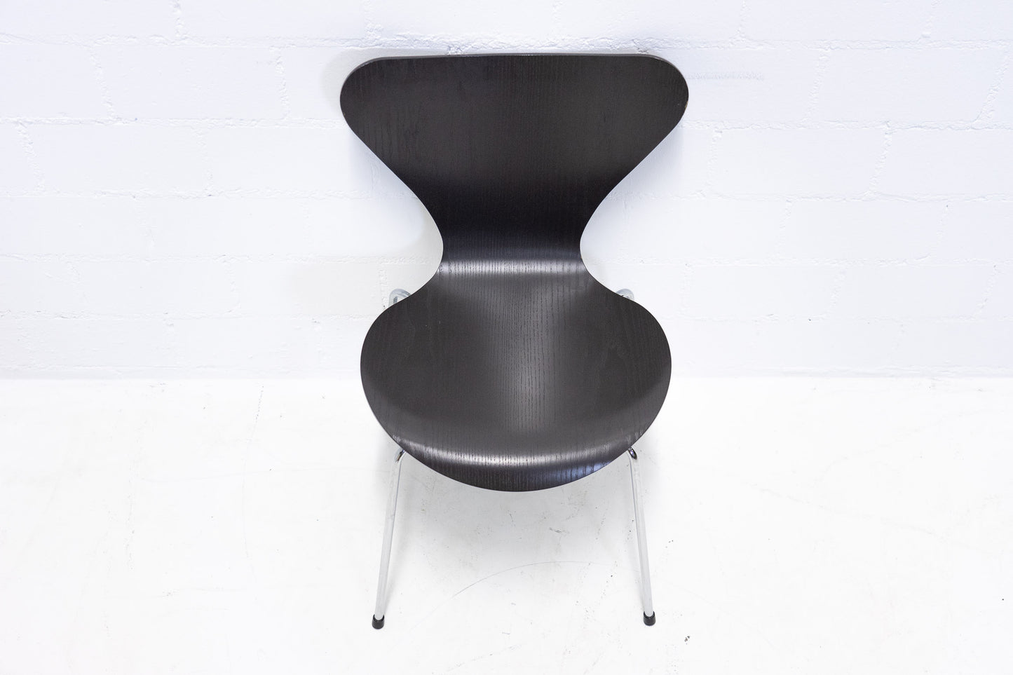 Fritz Hansen 3107 Stuhl Dunkelgrau