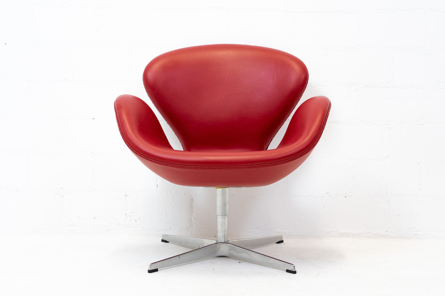 Fritz Hansen Swan Chair Nr. 1