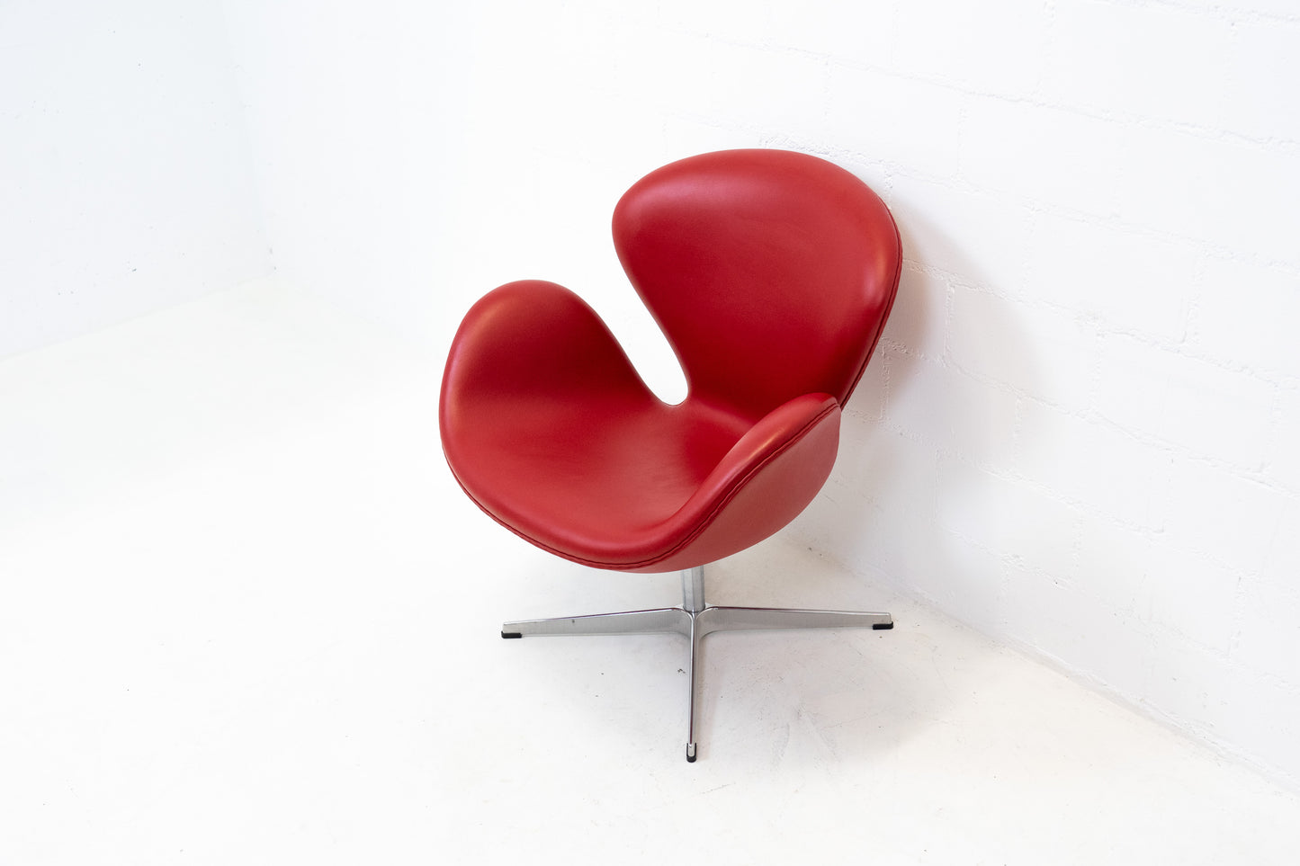 Fritz Hansen Swan Chair Nr. 1