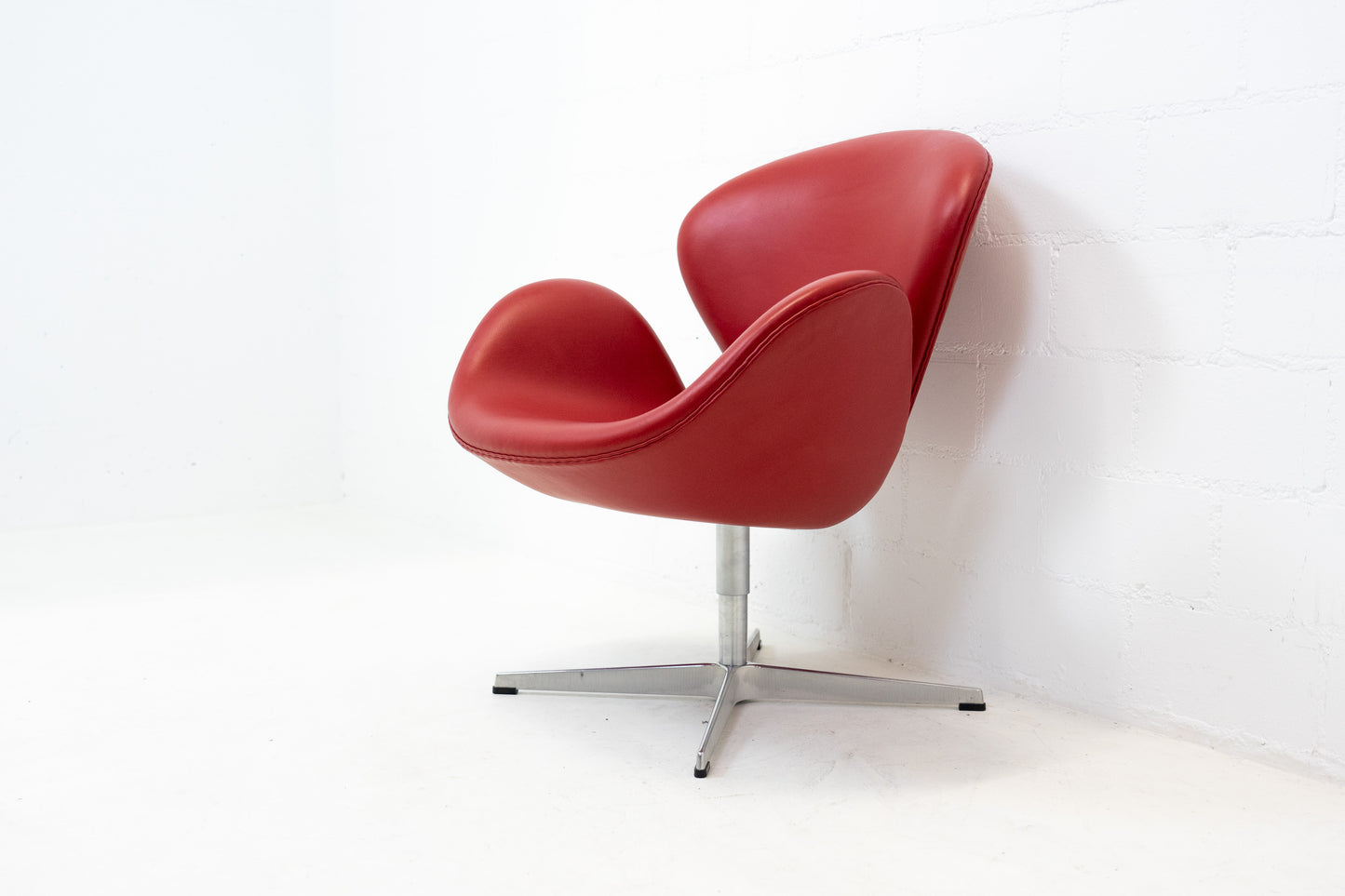 Fritz Hansen Swan Chair Nr. 1