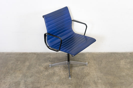 Herman Miller Aluminium Chair EA 107 Nr. 1
