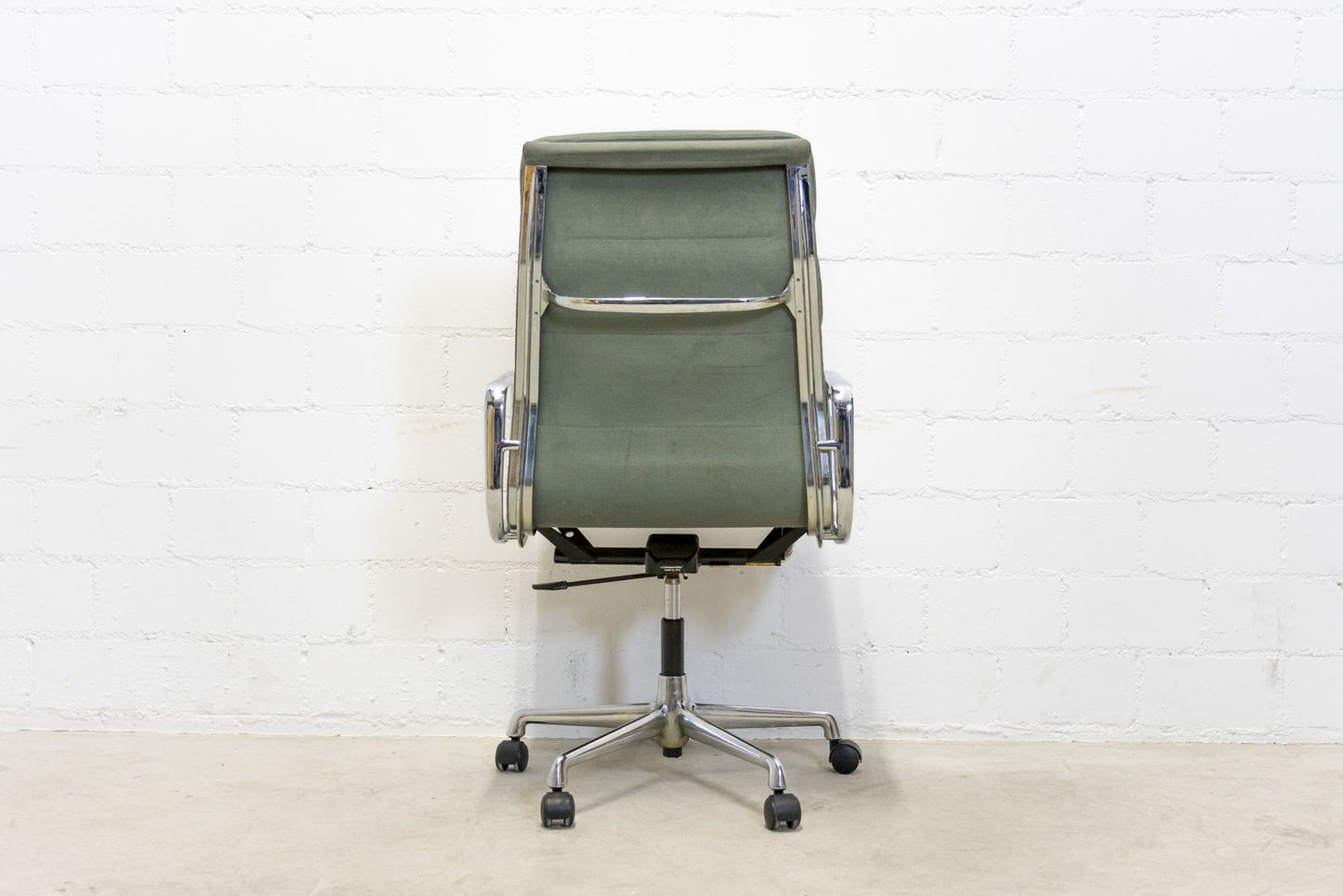 Herman Miller by Vitra Aluminium Chair EA 219 Soft Pad Eames