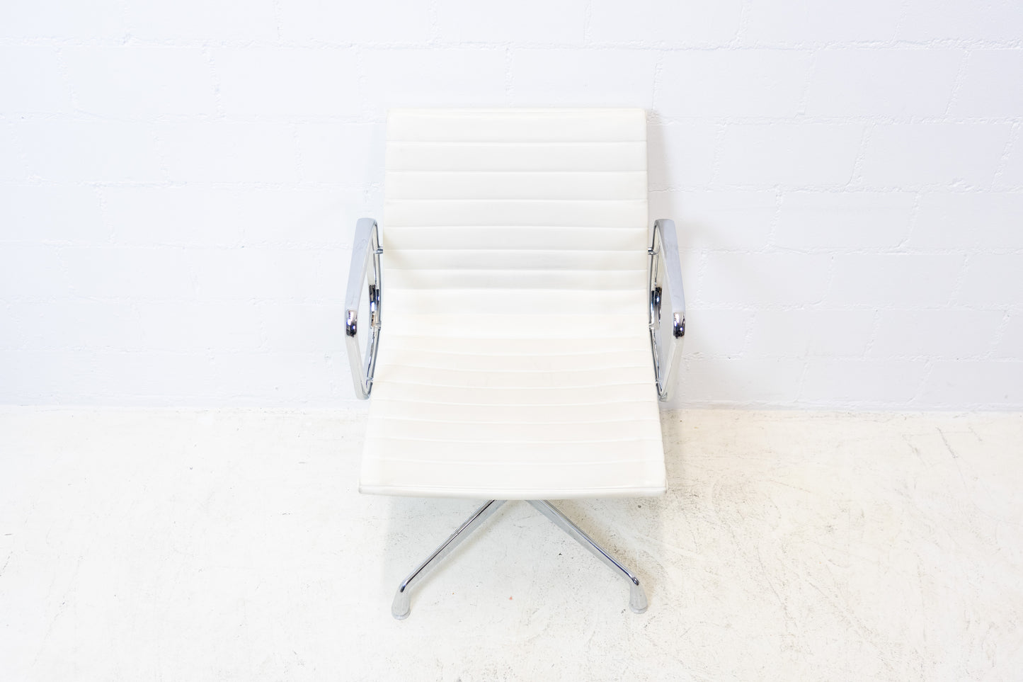 Herman Miller by Vitra Eames Aluminium Chair EA 108