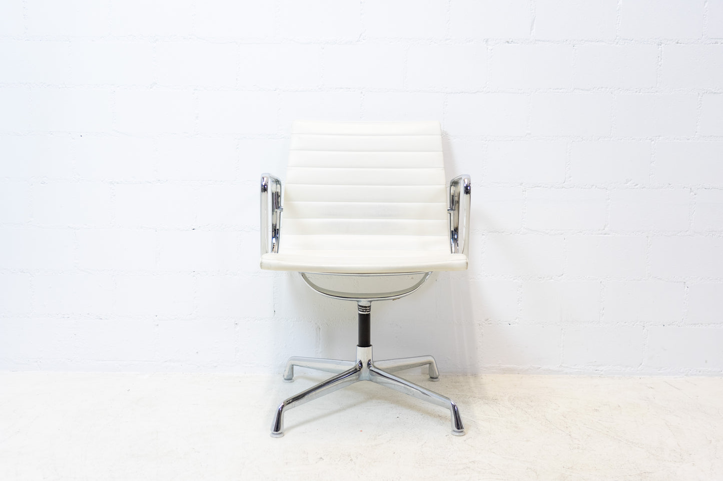 Herman Miller by Vitra Eames Aluminium Chair EA 108