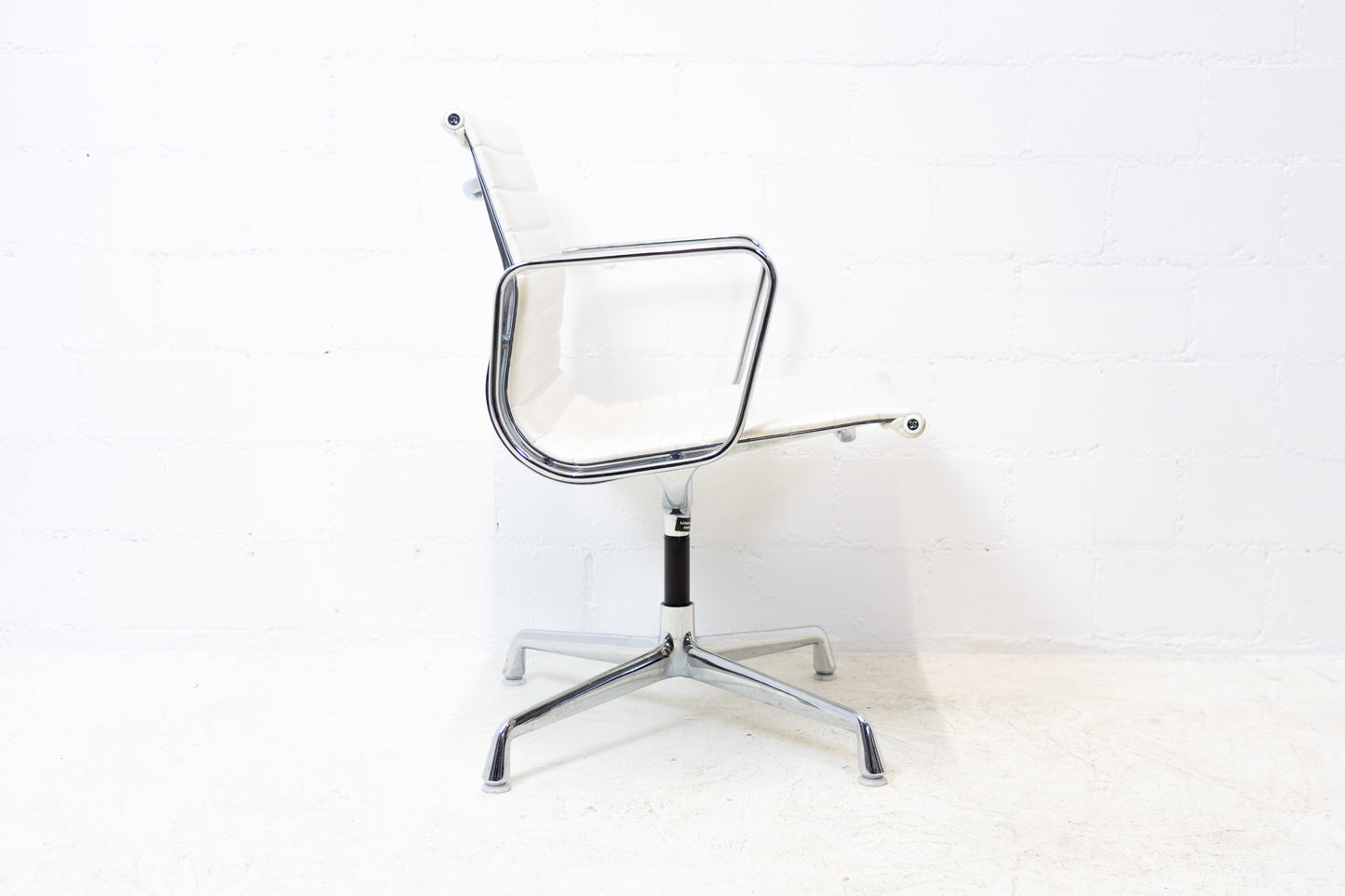 Herman Miller by Vitra Eames Aluminium Chair EA 108