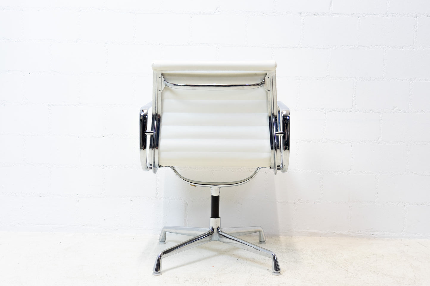 Herman Miller by Vitra Eames Aluminium Chair EA 108