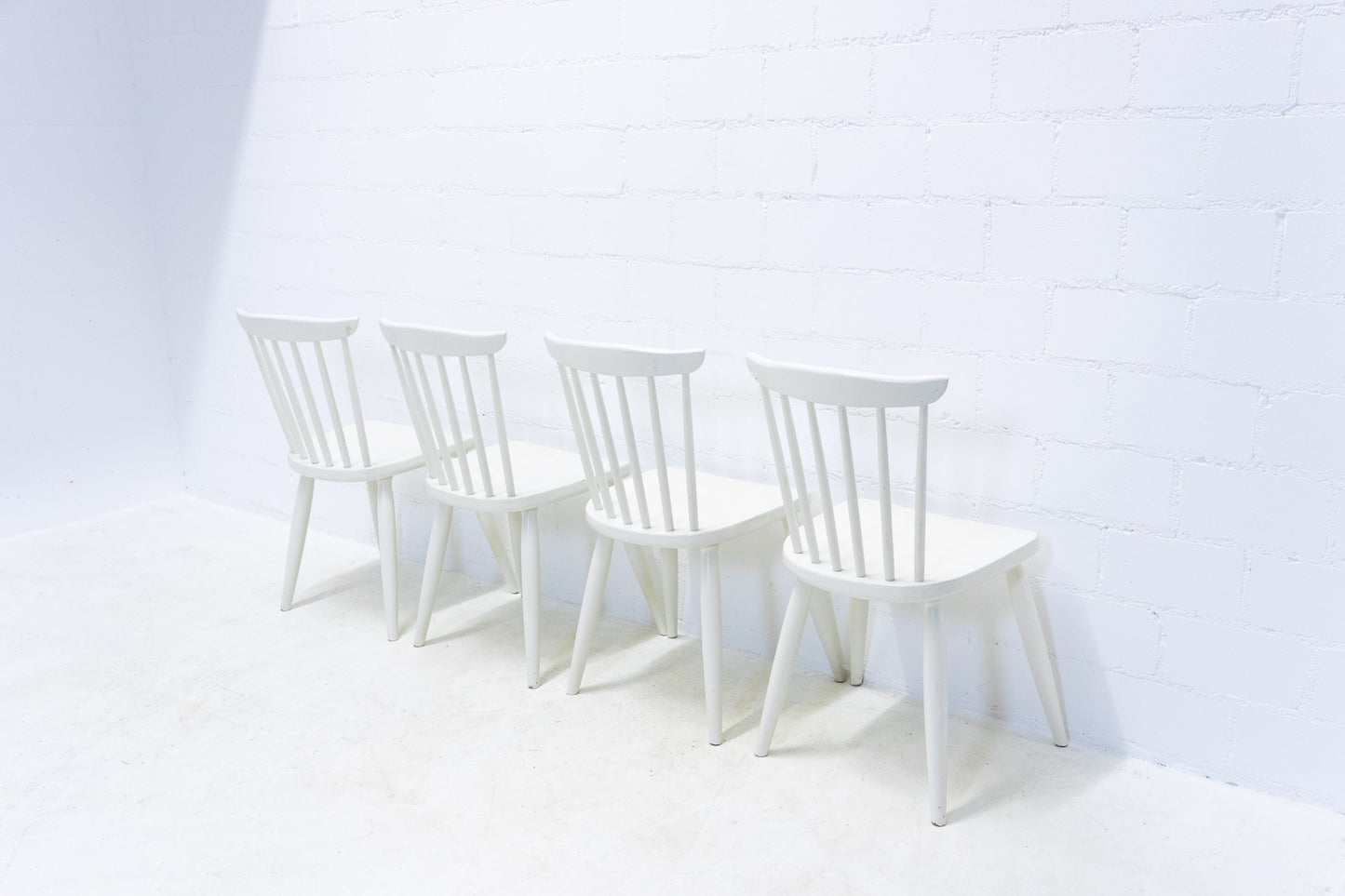 Weisse Holzstühe Set