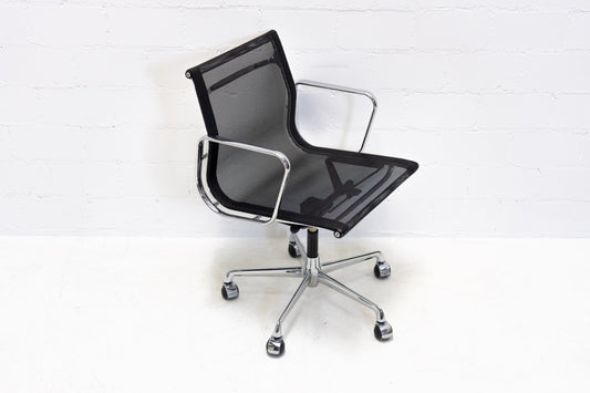 ICF Eames Aluminium Chair