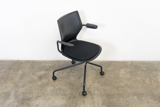 Knoll MultiGeneration Stuhl Nr. 2