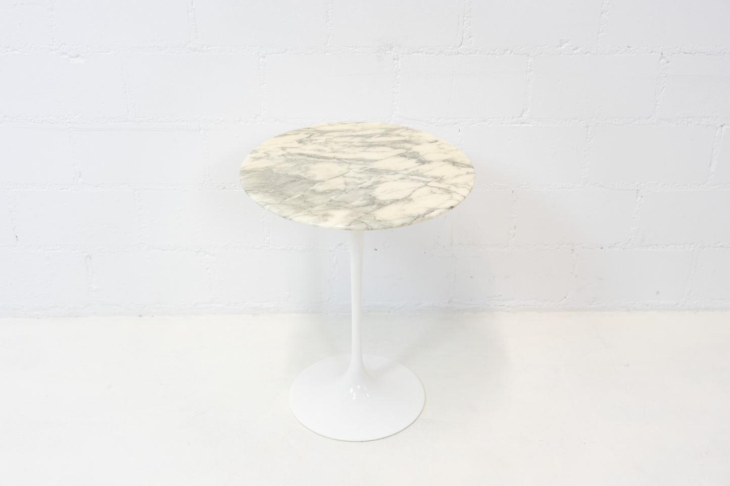 Knoll Tulip Saarinen Beistelltisch Marmor