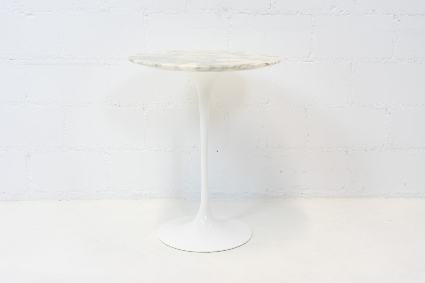 Knoll Tulip Saarinen Beistelltisch Marmor