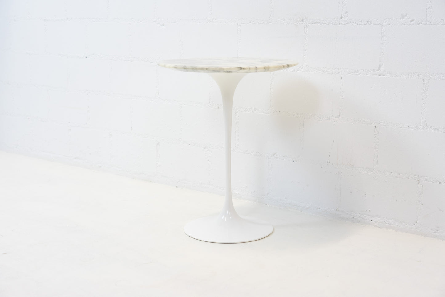 Knoll Tulip Saarinen Beistelltisch Marmor