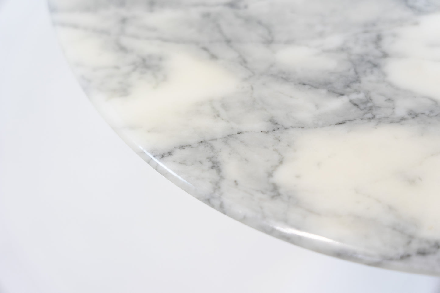 Knoll Tulip Saarinen Beistelltisch Marmor