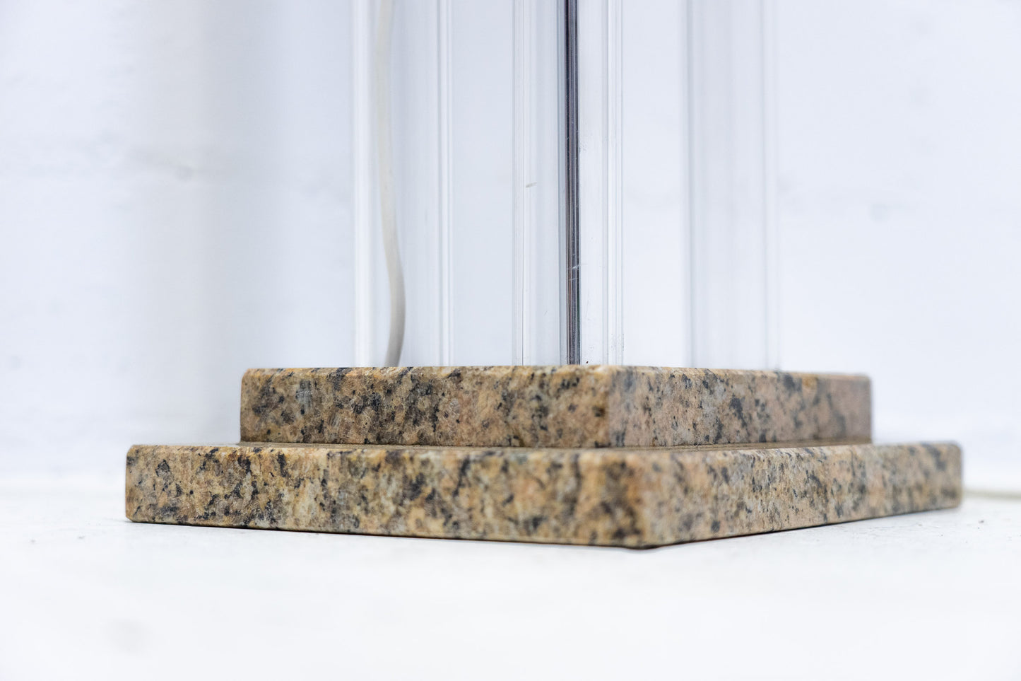 Stehleuchte Granit Plexiglas