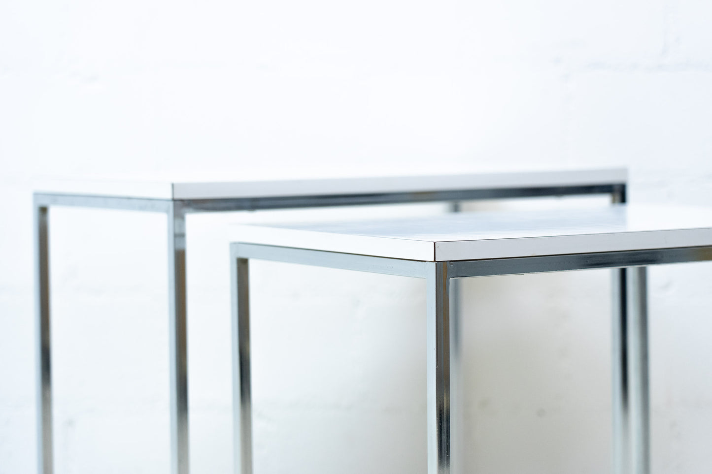 Satztische Weiss Chrom