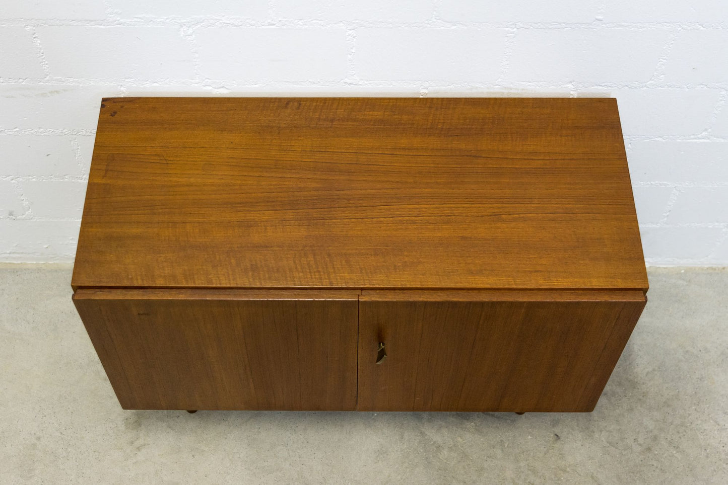 Swiss-Form Teak Kommode