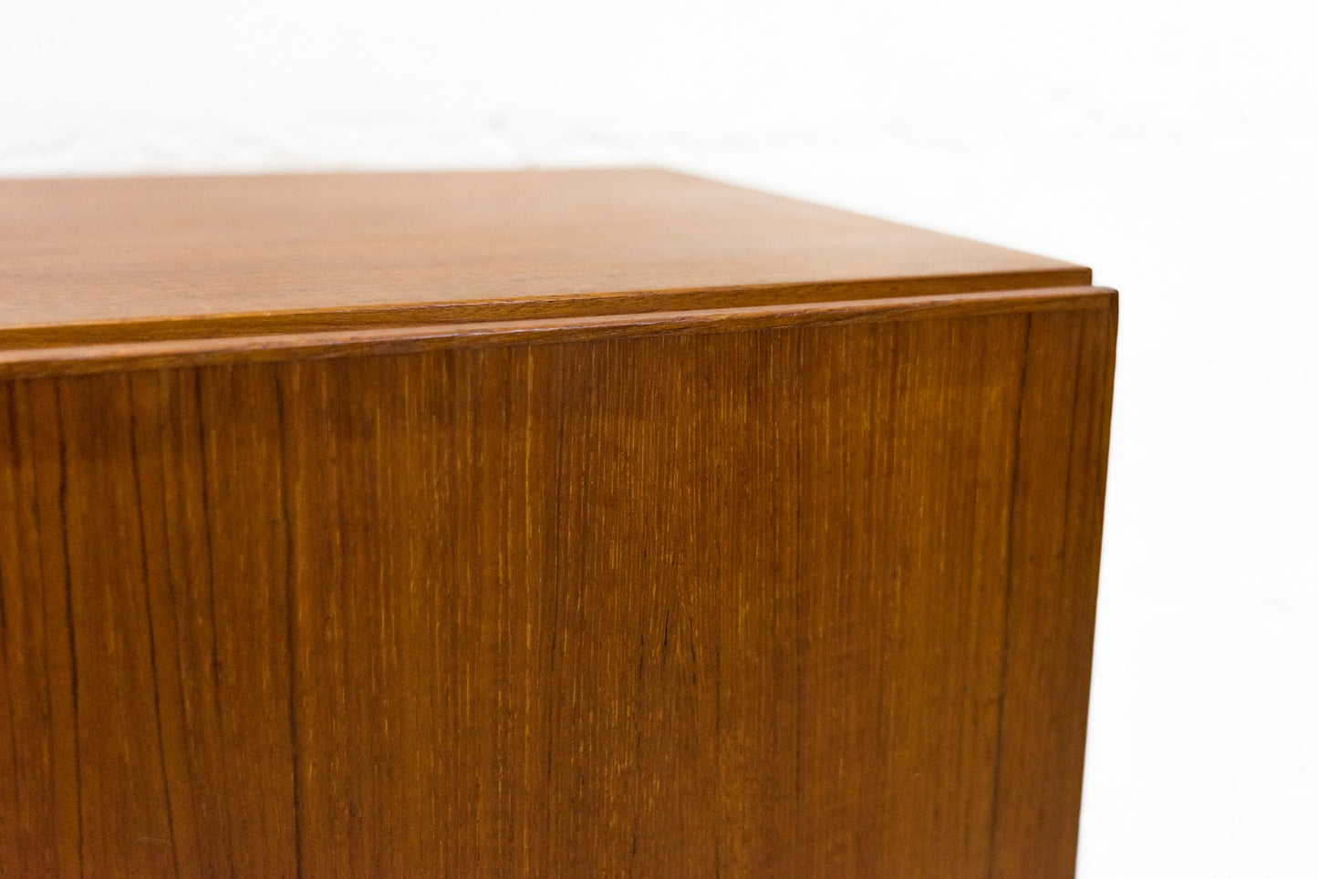Swiss-Form Teak Kommode