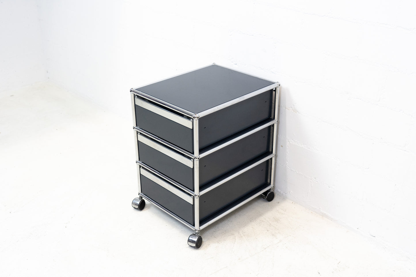 USM Haller Korpus Anthrazitgrau Nr. 14