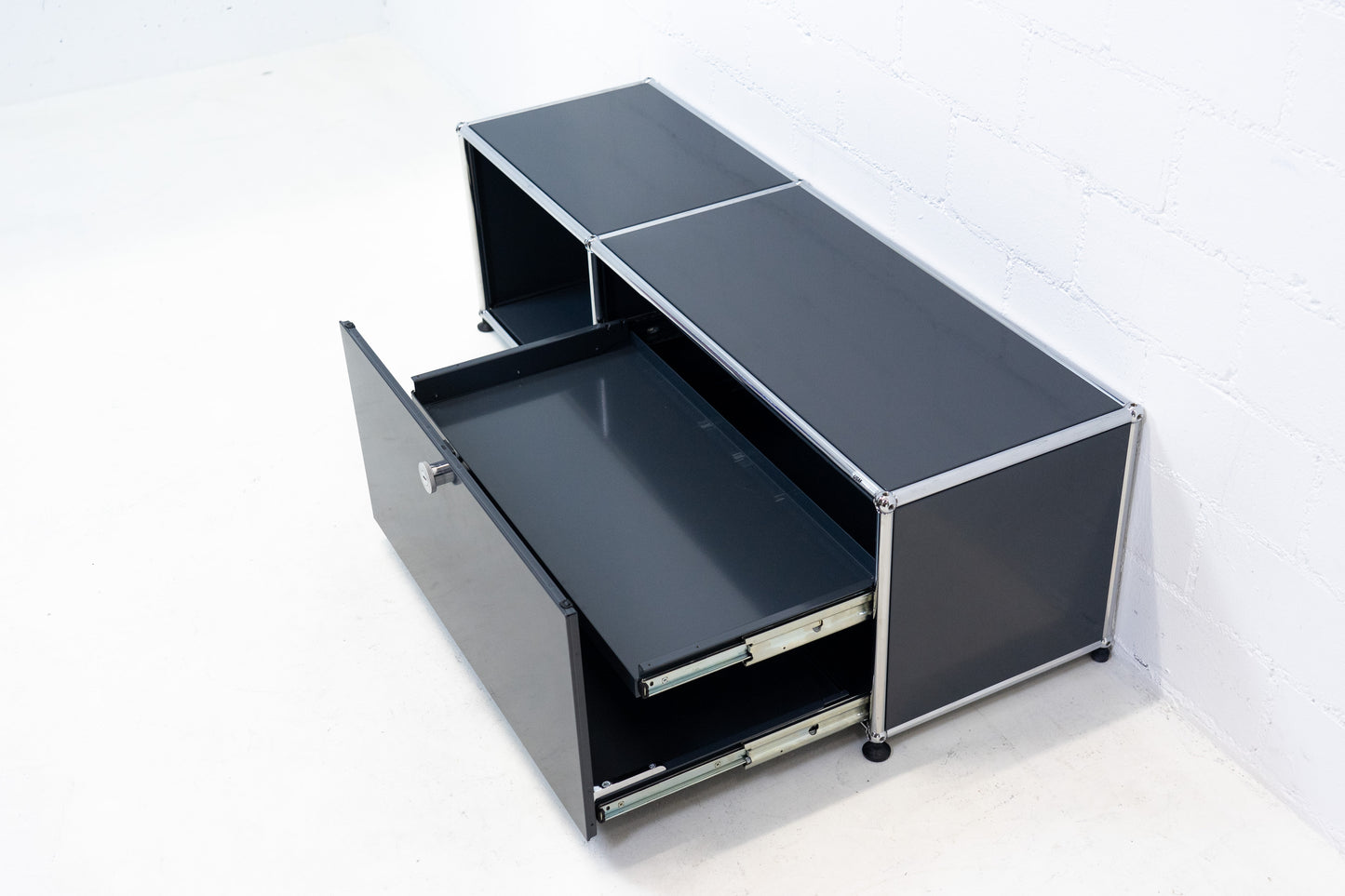 USM Haller Lowboard Anthrazitgrau Nr. 23
