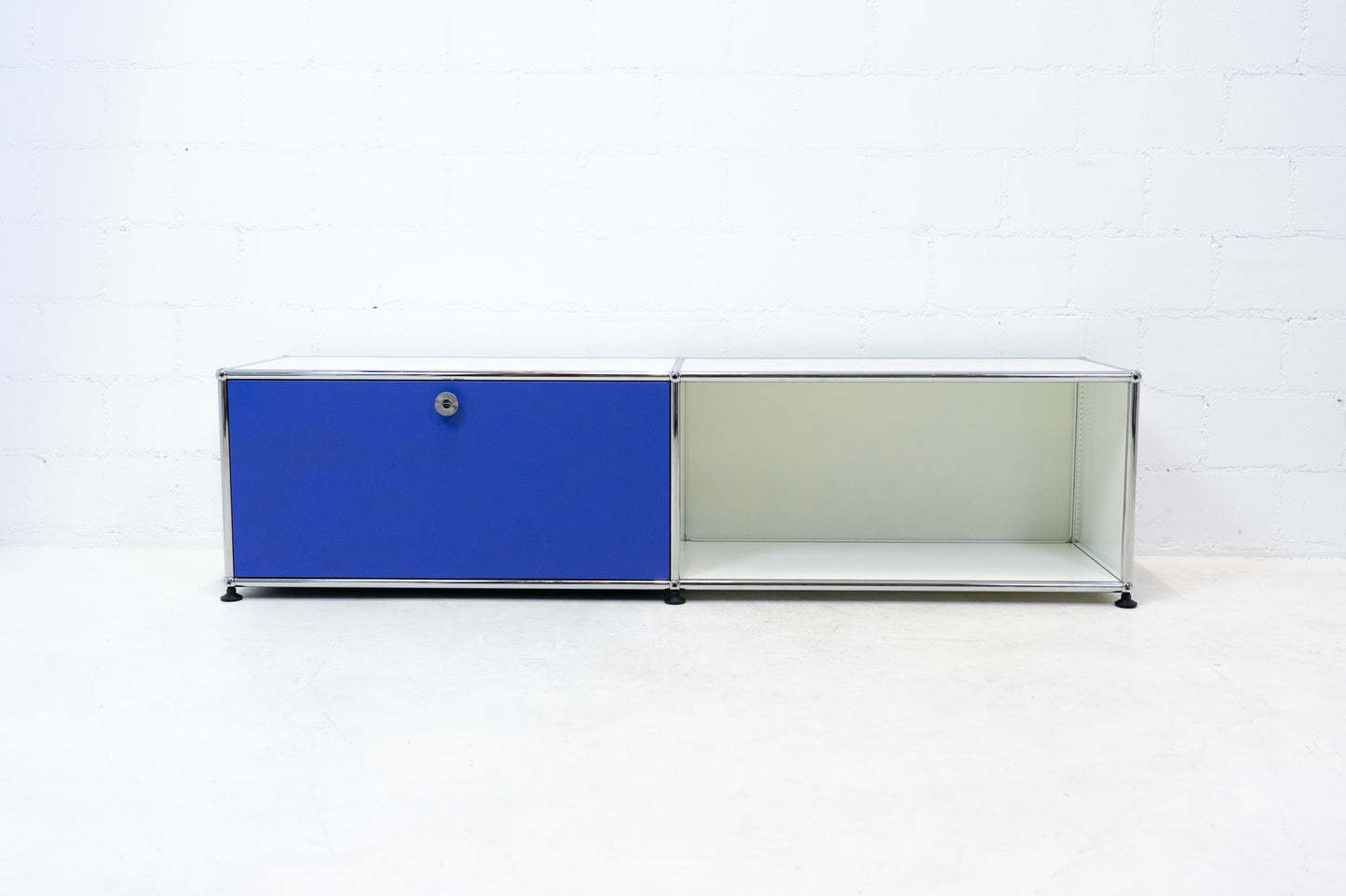 USM Haller Lowboard Reinweiss-Blau Nr. 8