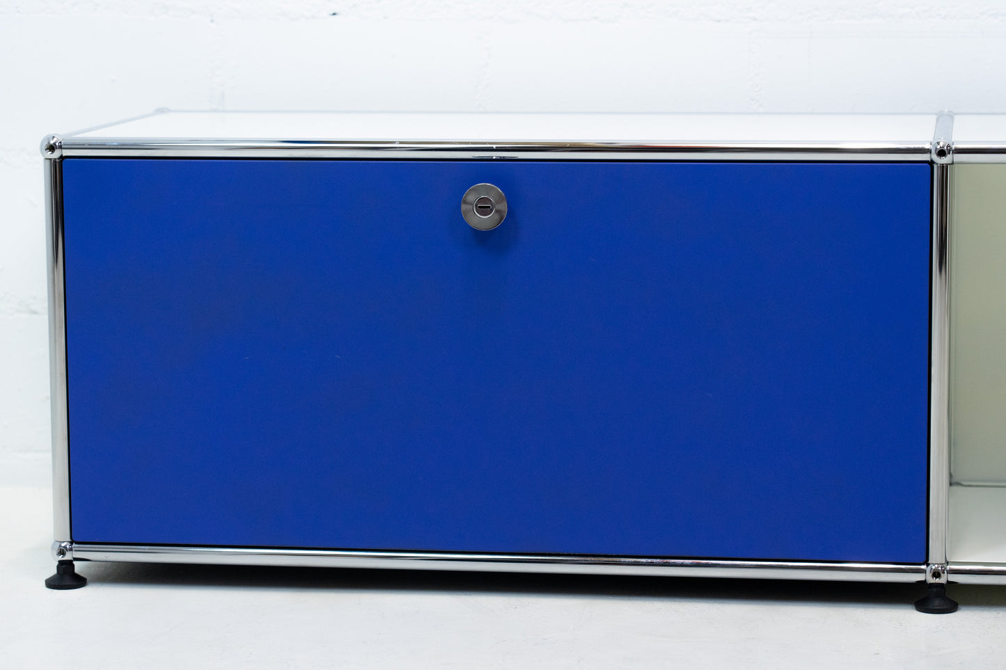 USM Haller Lowboard Reinweiss-Blau Nr. 8