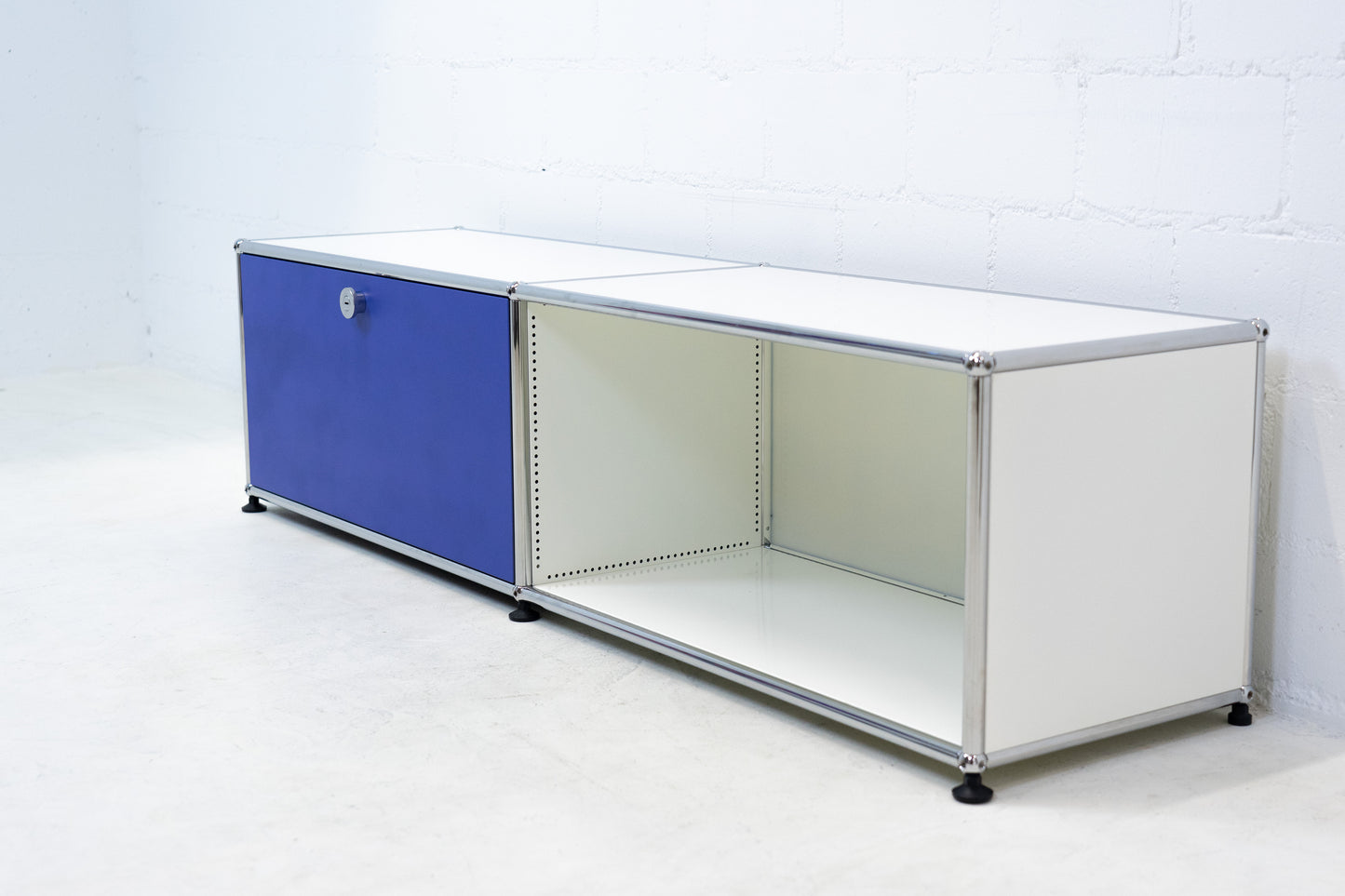 USM Haller Lowboard Reinweiss-Blau Nr. 8