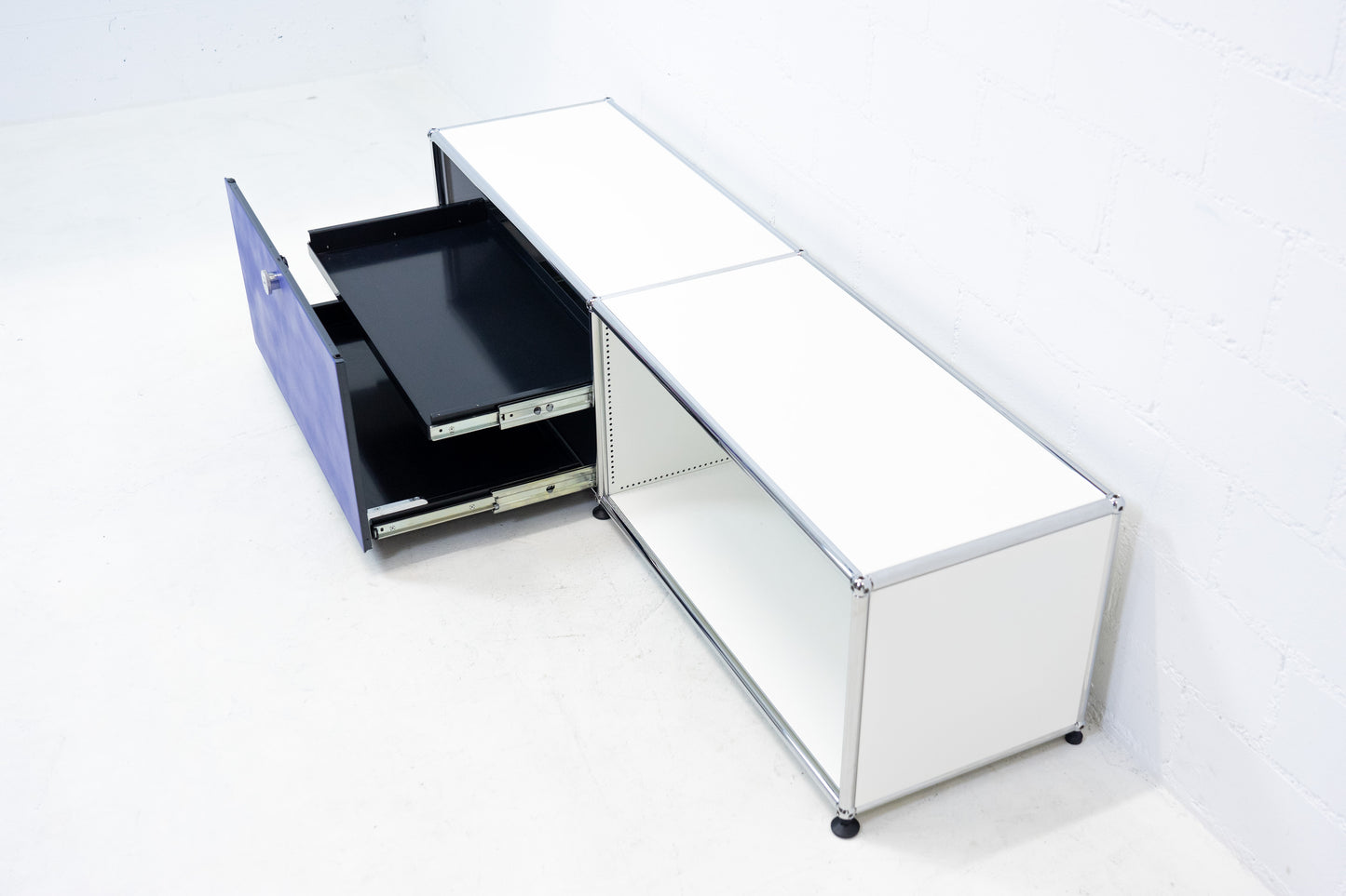 USM Haller Lowboard Reinweiss-Blau Nr. 8