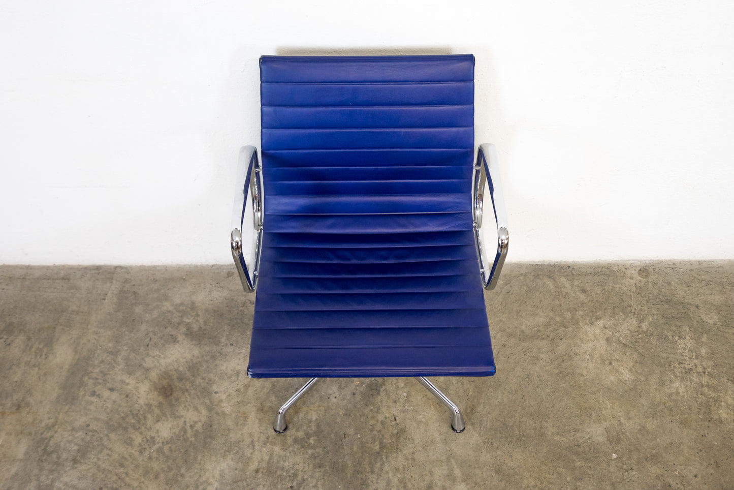 Vitra Aluminium Chair EA 108 Nr. 4