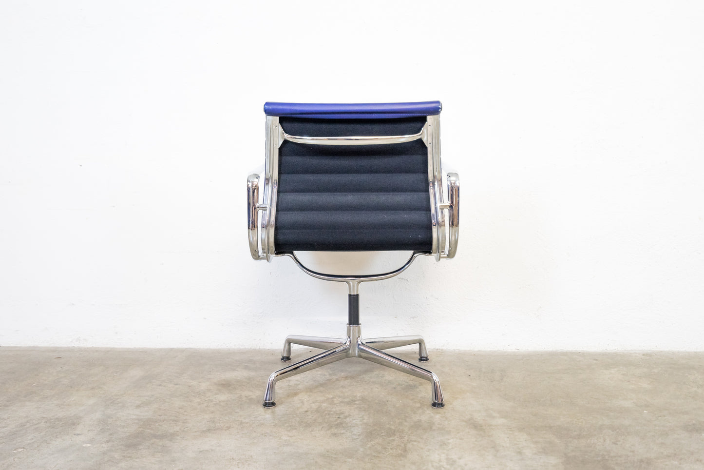 Vitra Aluminium Chair EA 108 Nr. 4