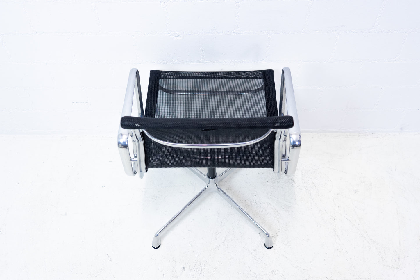 Vitra Eames Aluminium Chair EA 108 Netz Nr. 2