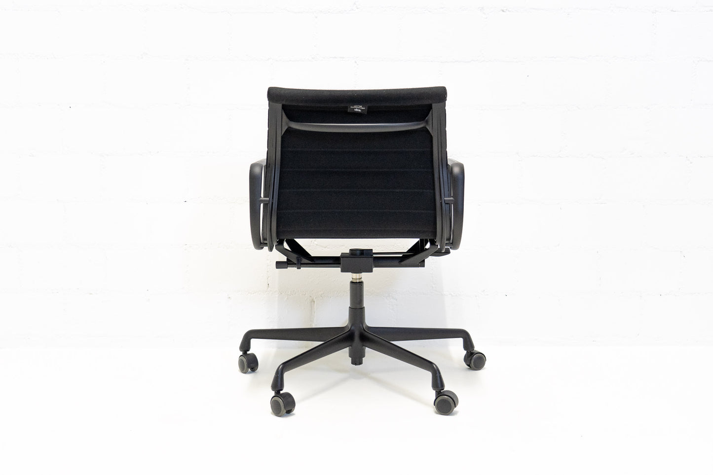 Vitra Aluminium Chair EA 118 Hopsak Nero
