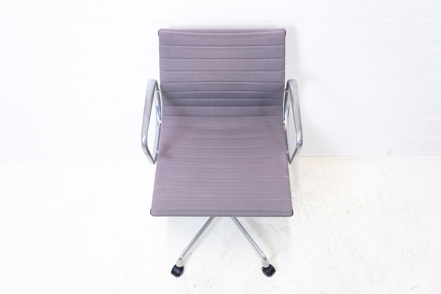 Vitra Aluminium Chair EA 117 Hopsak