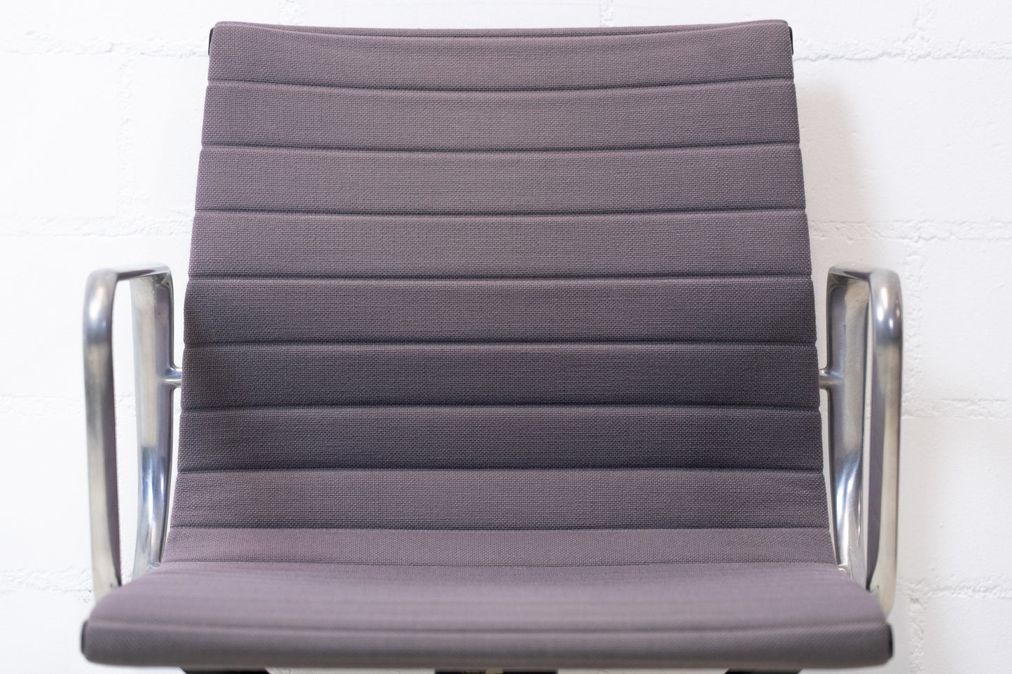 Vitra Aluminium Chair EA 117 Hopsak