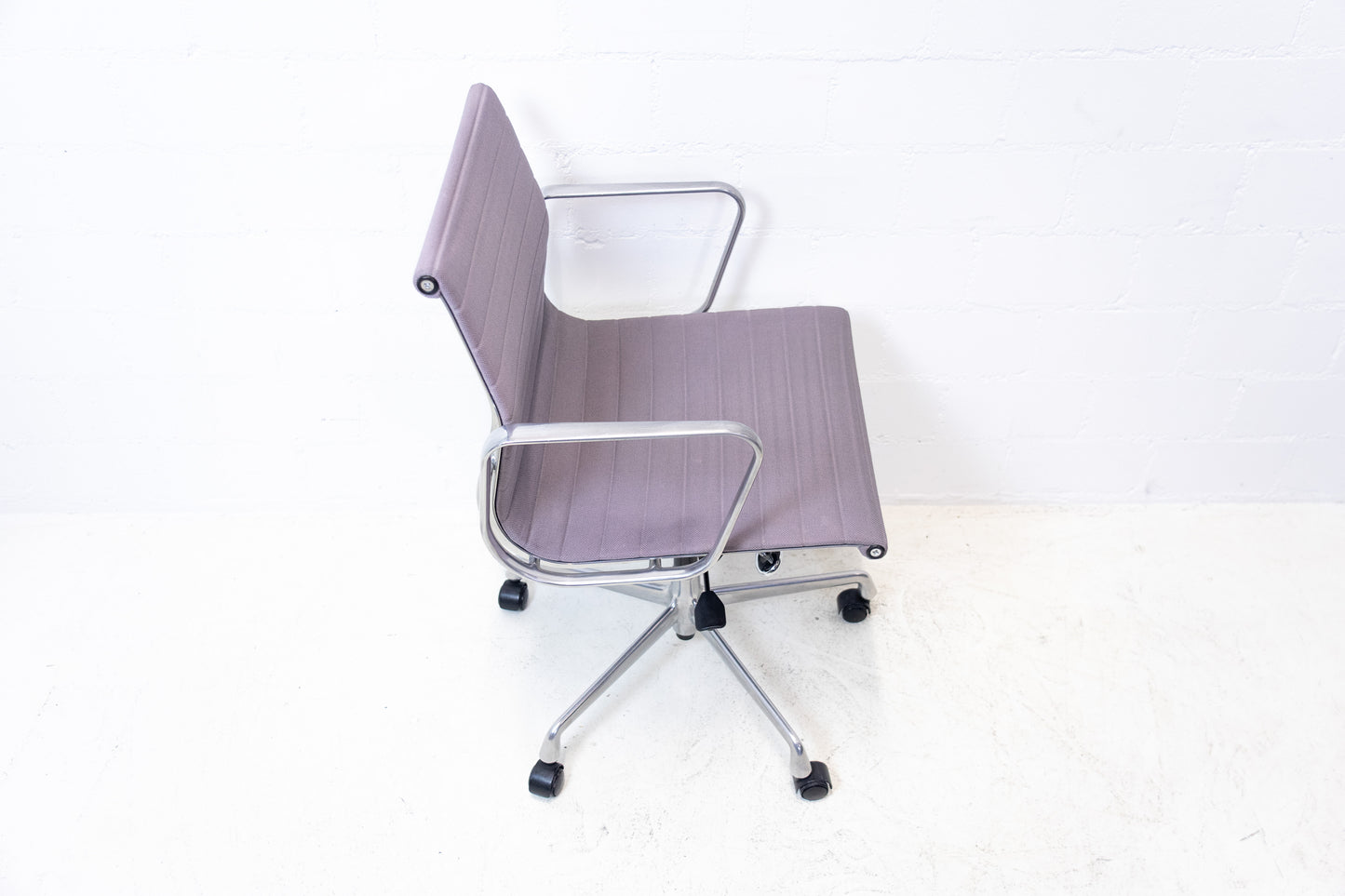 Vitra Aluminium Chair EA 117 Hopsak