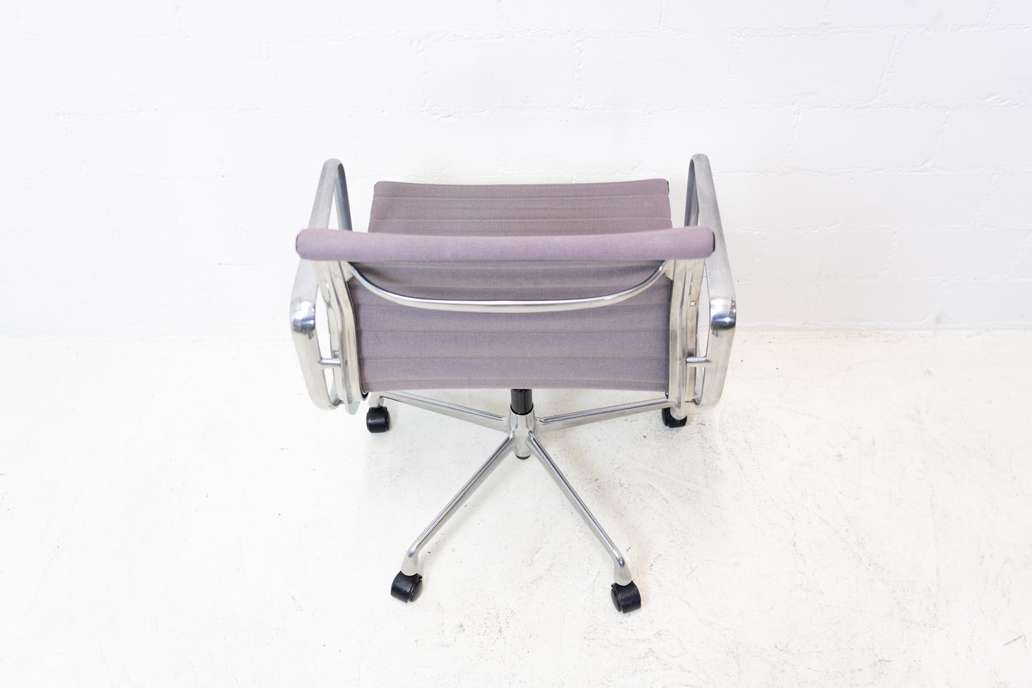 Vitra Aluminium Chair EA 117 Hopsak