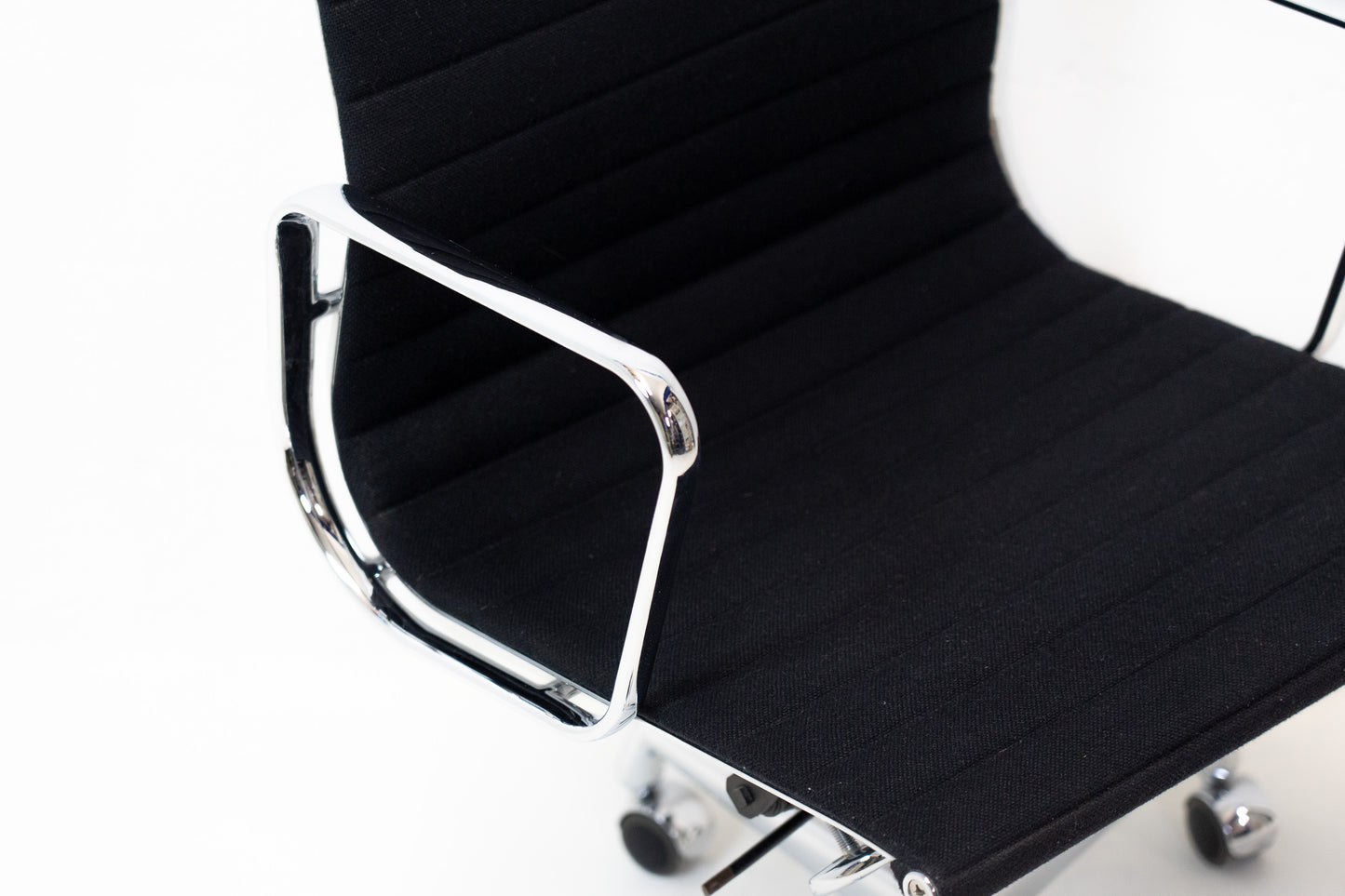 Vitra Aluminium Chair EA 117 Hopsak Nr. 2