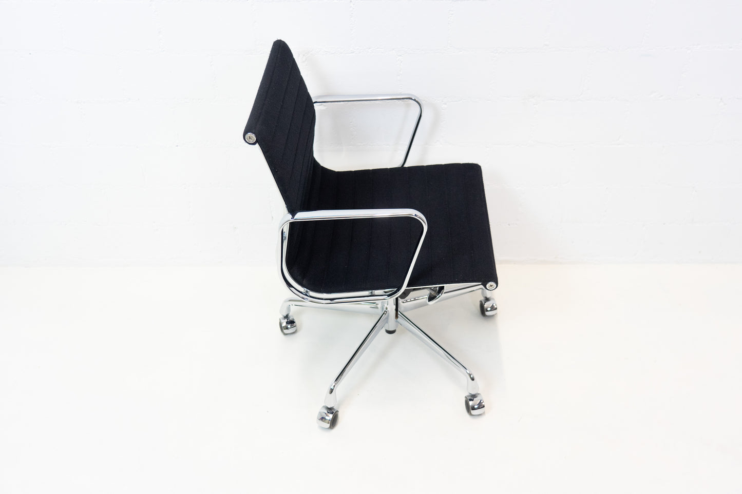 Vitra Aluminium Chair EA 117 Hopsak Nr. 2