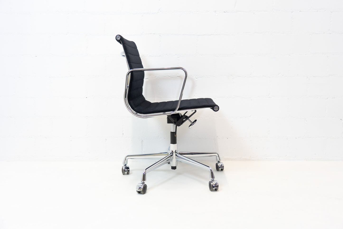 Vitra Aluminium Chair EA 117 Hopsak Nr. 2