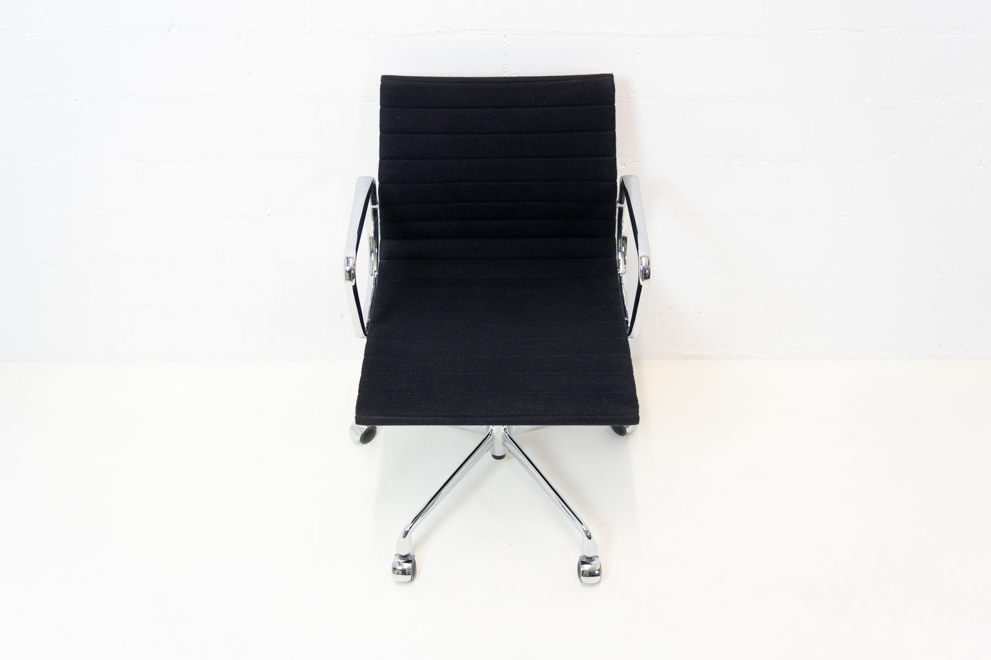 Vitra Aluminium Chair EA 117 Hopsak Nr. 2